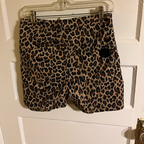 High Waisted Leopard Shorts - Picture 3 of 3